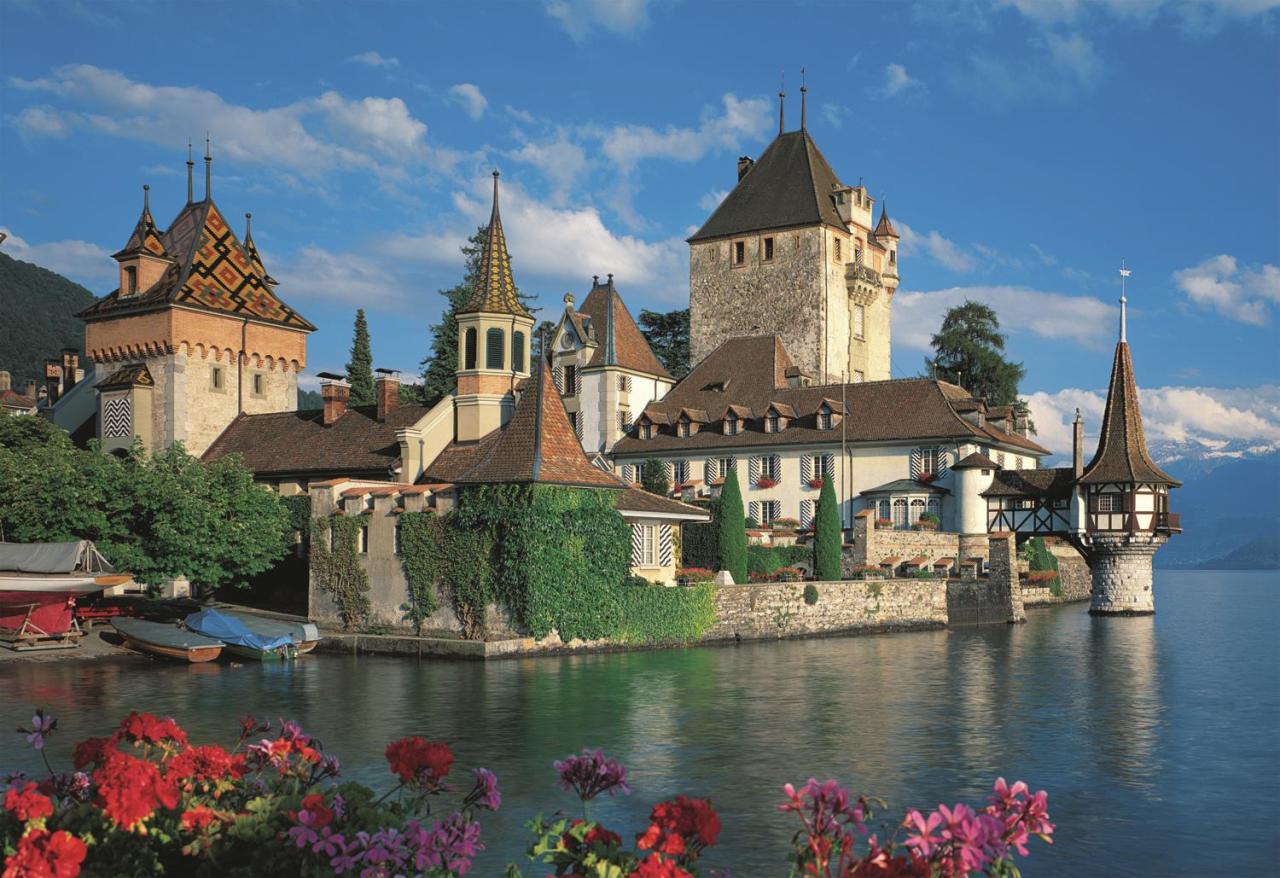 Trefl Puzzle Oberhofen Castle, Switzerland 1500 Parça Puzzle